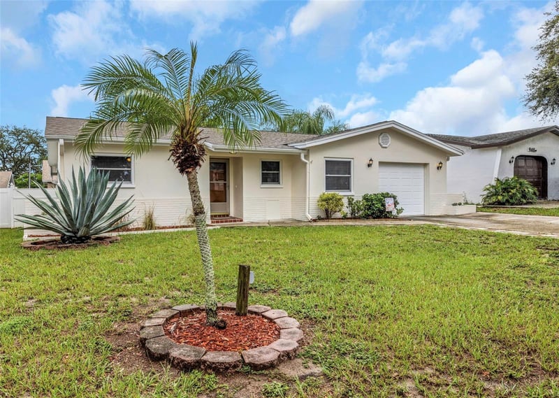 952 Wicks Dr, Palm Harbor, FL 34684