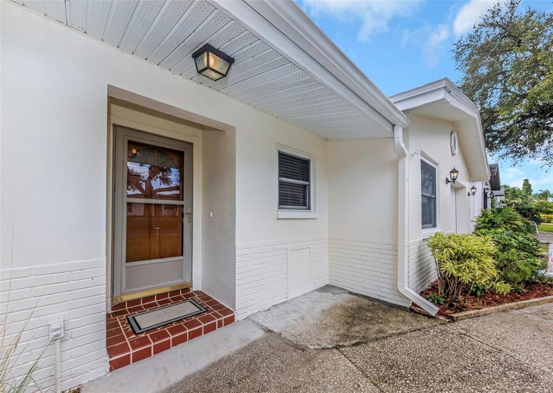 952 Wicks Dr, Palm Harbor, FL 34684