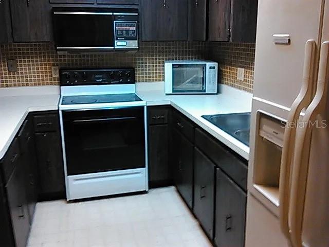 10006 N Mitchell Ave, Tampa, FL 33612