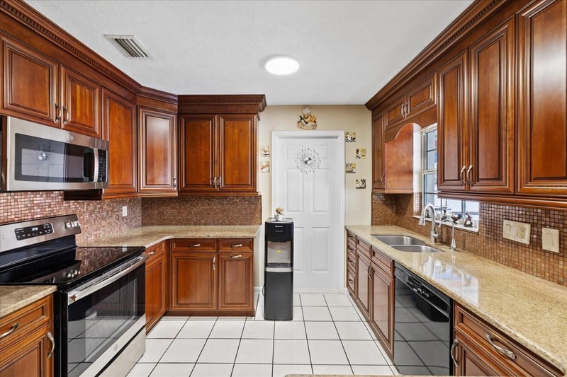 5809 N Hale Ave, Tampa, FL 33614