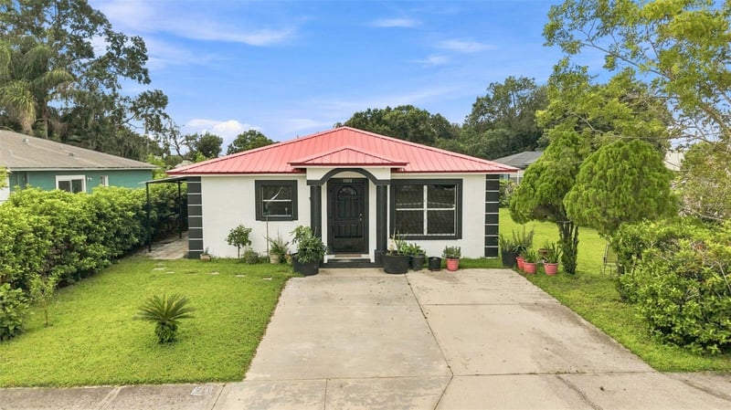 1801 Bethune Dr, Plant City, FL 33563