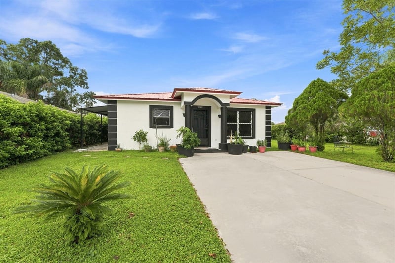 1801 Bethune Dr, Plant City, FL 33563