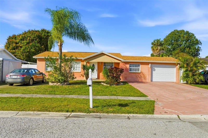 4914 Holiday Dr, Tampa, FL 33615
