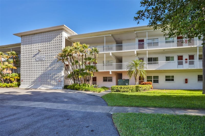 5155 9th Ave N #102, St Petersburg, FL 33710