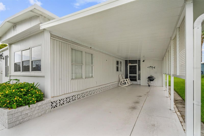 136 Lakeview Dr, Palmetto, FL 34221