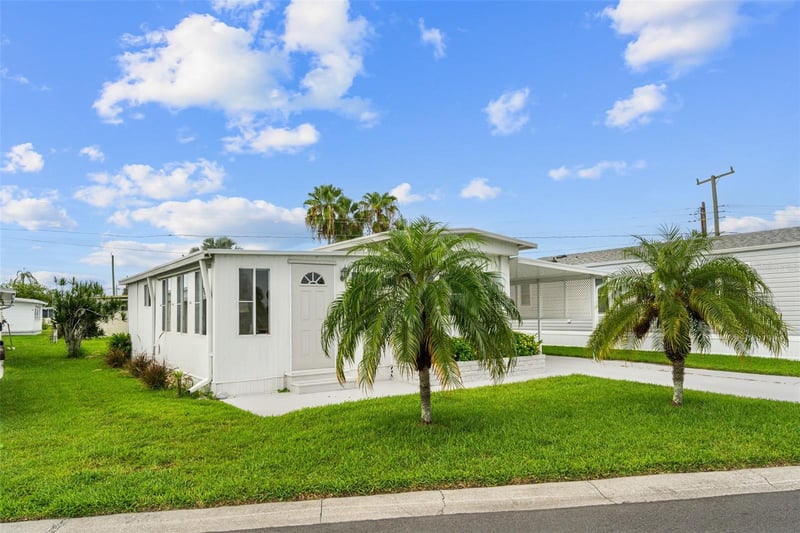 136 Lakeview Dr, Palmetto, FL 34221