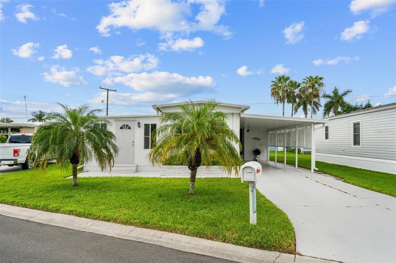 136 Lakeview Dr, Palmetto, FL 34221