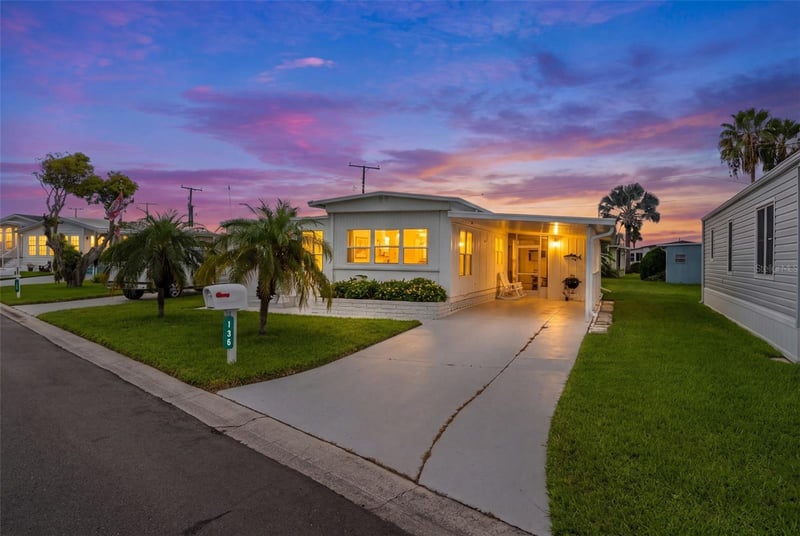 136 Lakeview Dr, Palmetto, FL 34221