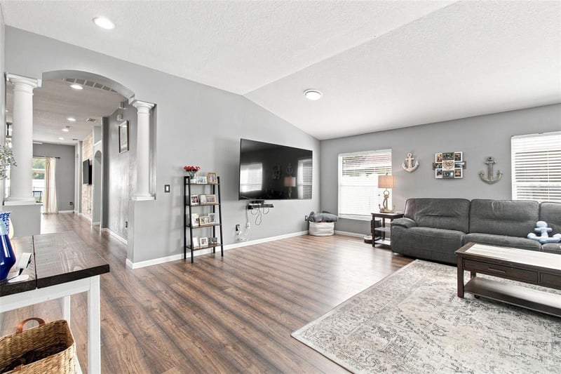 9710 White Barn Way, Riverview, FL 33569