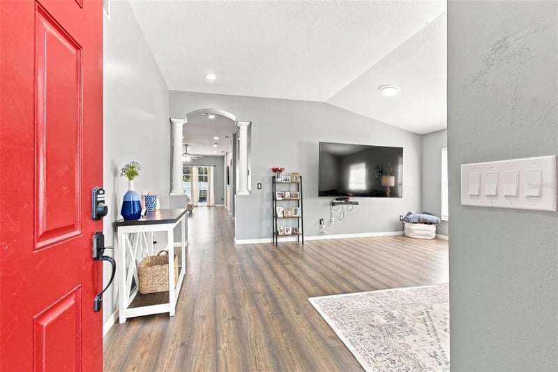 9710 White Barn Way, Riverview, FL 33569