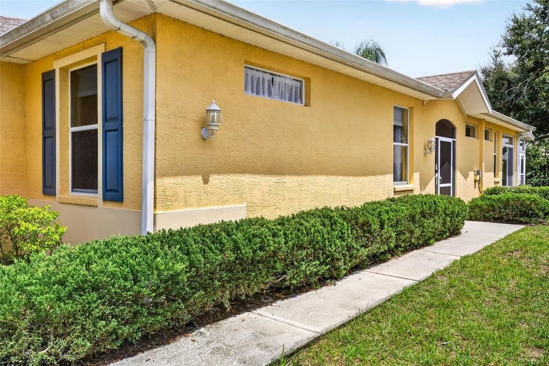 1322 Fairway Greens Dr #69, Sun City Center, FL 33573