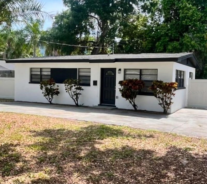 327 Barbara Cir, Belleair, FL 33756