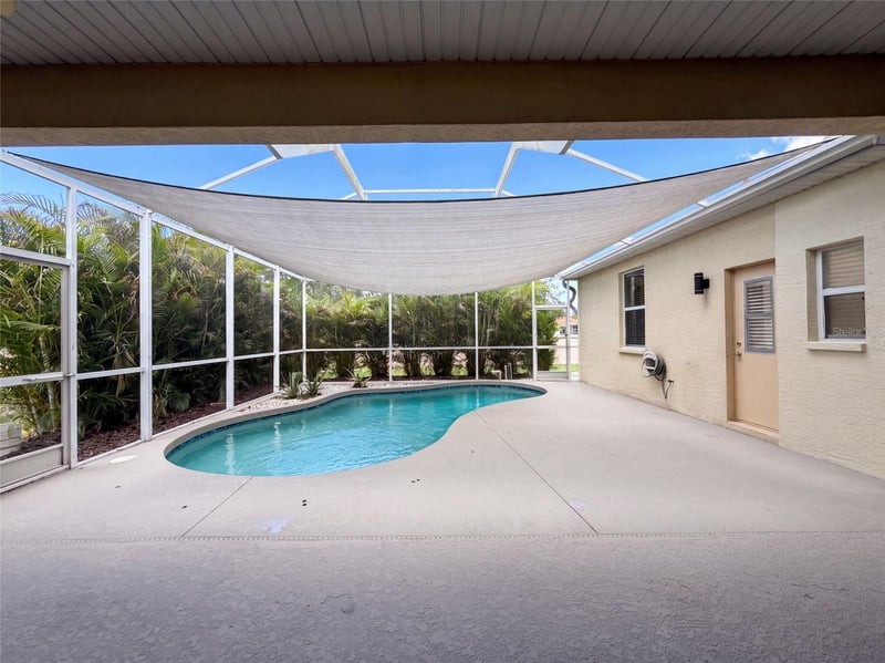 7414 39th Ct E, Sarasota, FL 34243