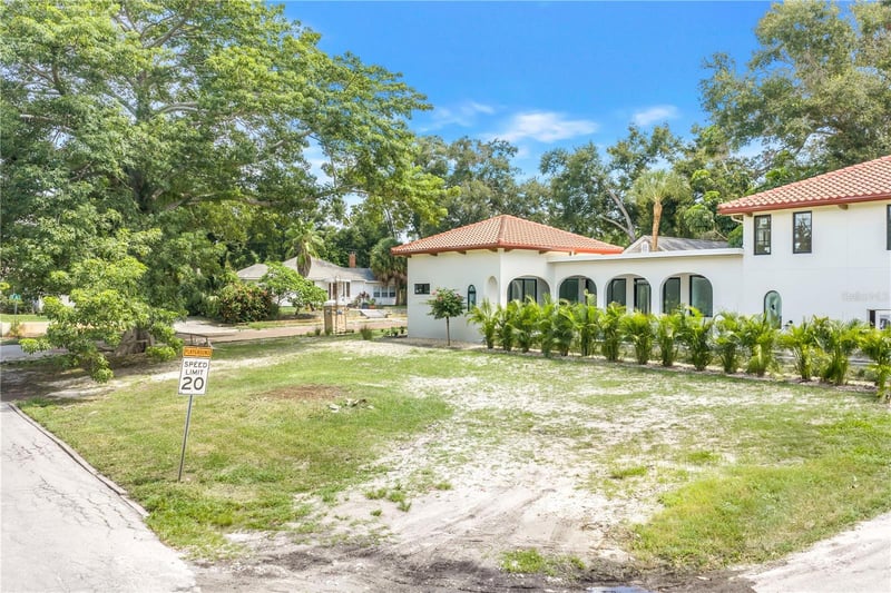 1949 5th St N, St Petersburg, FL 33704