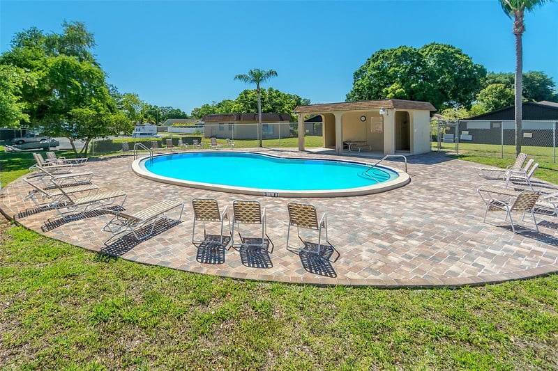 9922 87th St, Seminole, FL 33777