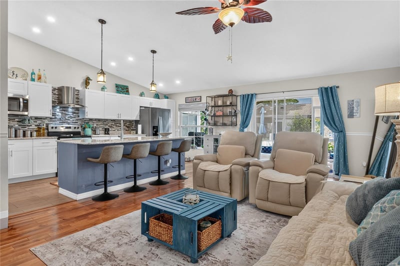 9922 87th St, Seminole, FL 33777