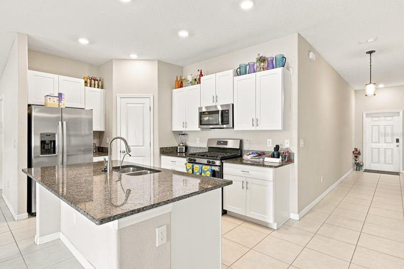 10358 Shady Preserve Dr, Riverview, FL 33578