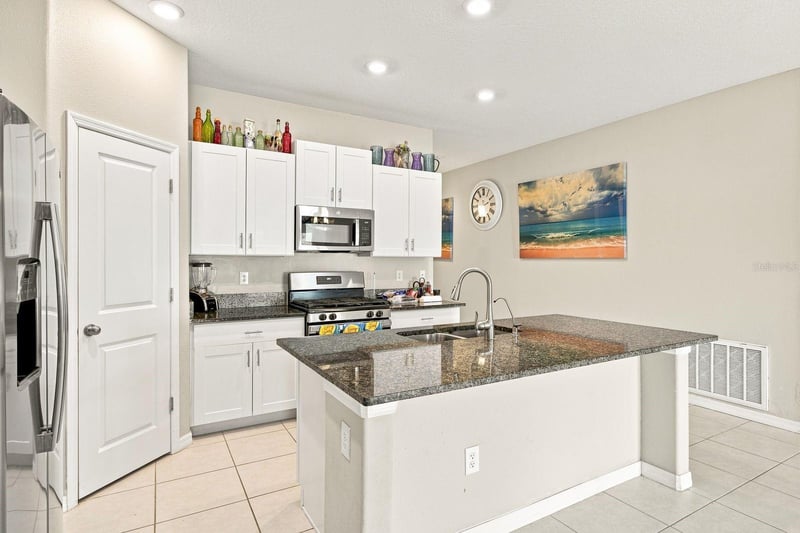10358 Shady Preserve Dr, Riverview, FL 33578
