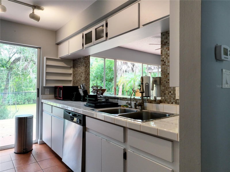 111 Oak Lee Dr, Lutz, FL 33548