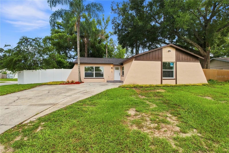 1105 Park St, Seffner, FL 33584