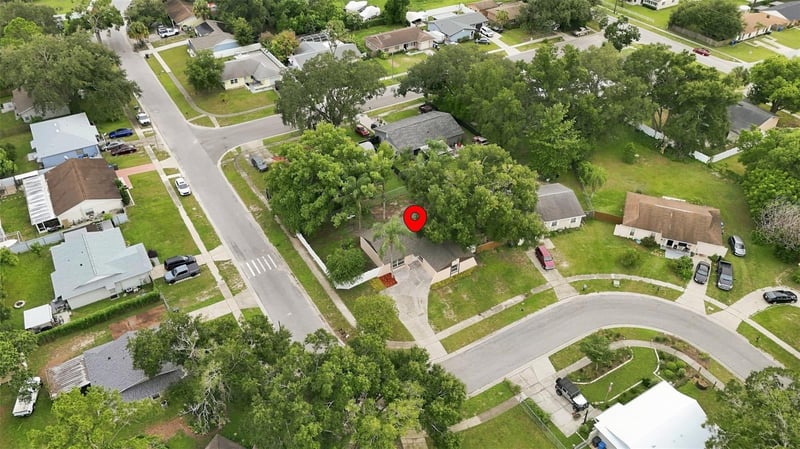 1105 Park St, Seffner, FL 33584