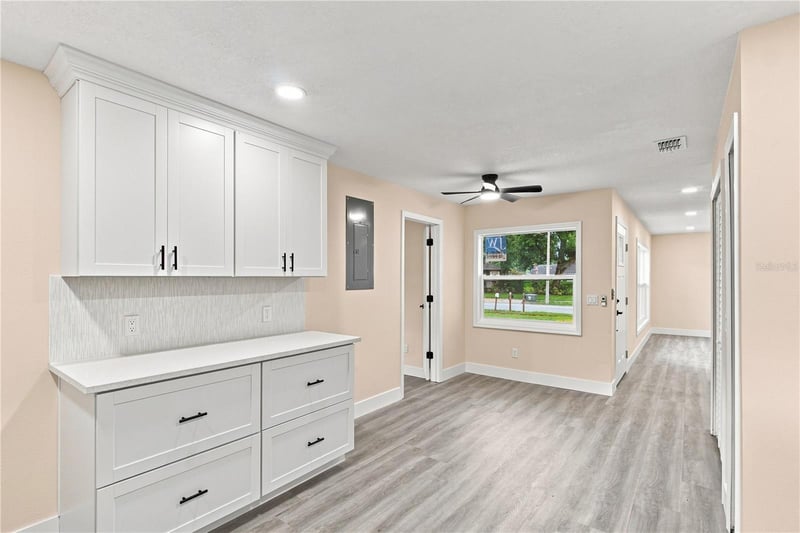 1105 Park St, Seffner, FL 33584