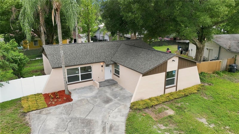 1105 Park St, Seffner, FL 33584