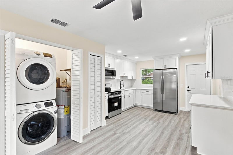 1105 Park St, Seffner, FL 33584