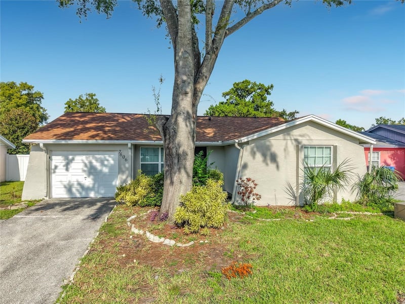 7606 Woodland Oaks Ct, Tampa, FL 33615