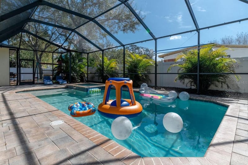 2930 W Rogers Ave, Tampa, FL 33611