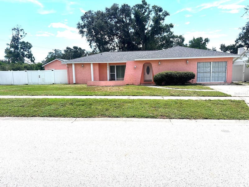 902 Samy Dr, Tampa, FL 33613