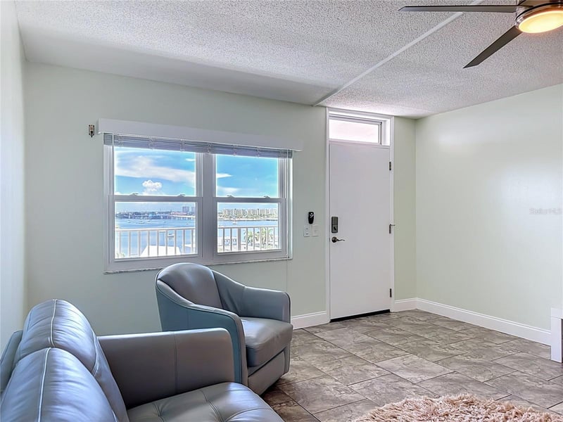 1847 Shore Dr S #805, South Pasadena, FL 33707