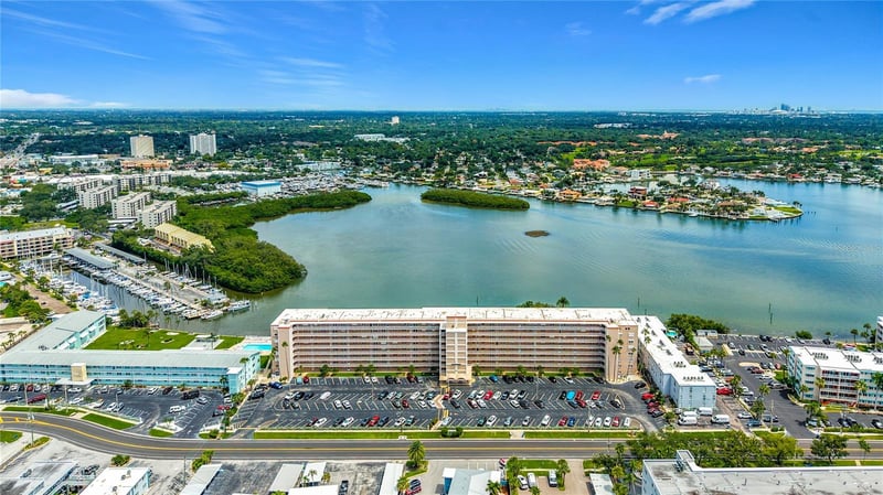 1847 Shore Dr S #805, South Pasadena, FL 33707