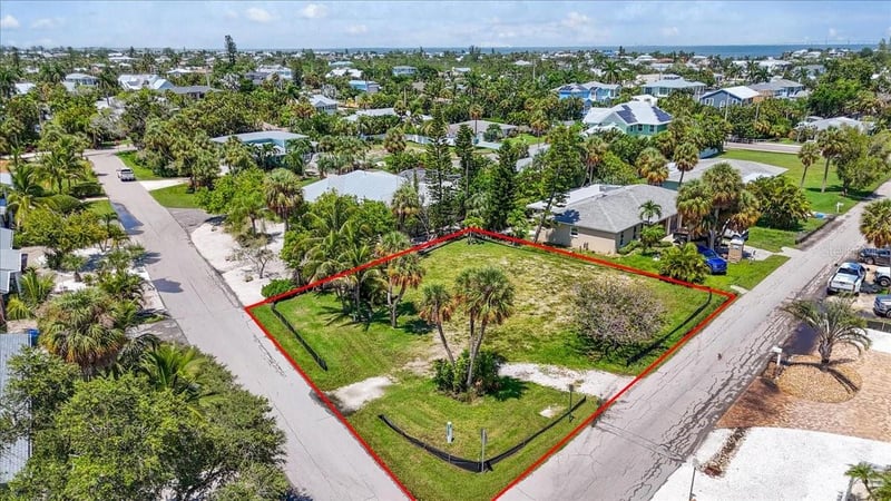 302 73rd St, Holmes Beach, FL 34217