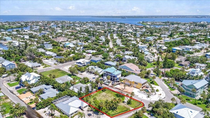 302 73rd St, Holmes Beach, FL 34217