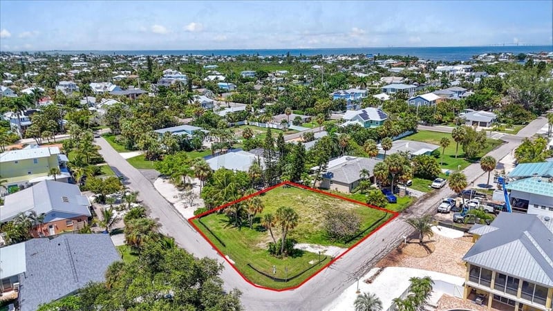 302 73rd St, Holmes Beach, FL 34217