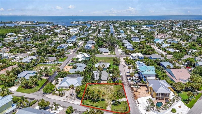 302 73rd St, Holmes Beach, FL 34217