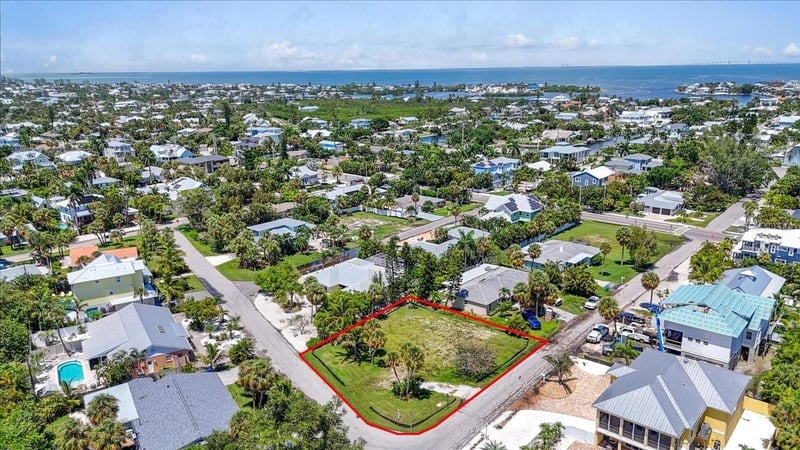 302 73rd St, Holmes Beach, FL 34217