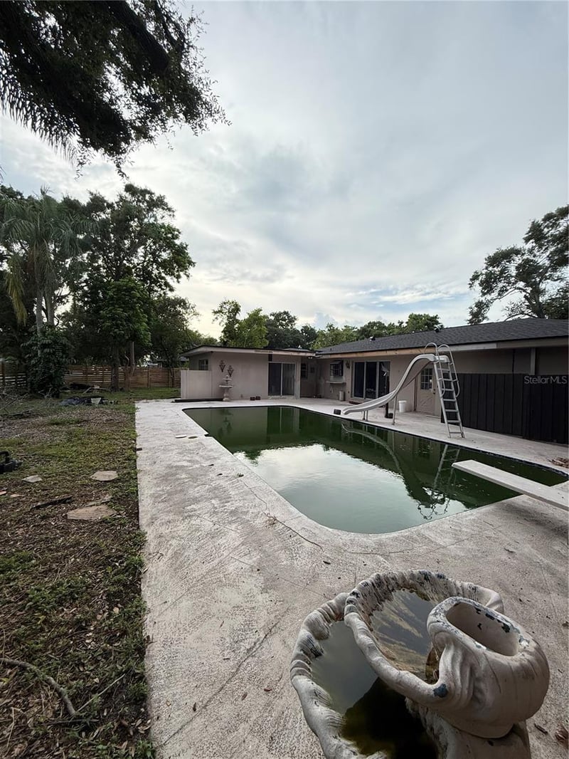 384 Lentz Rd, Belleair Bluffs, FL 33770