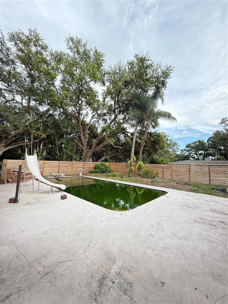384 Lentz Rd, Belleair Bluffs, FL 33770