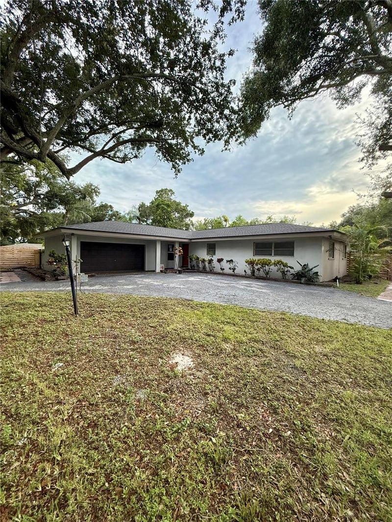 384 Lentz Rd, Belleair Bluffs, FL 33770