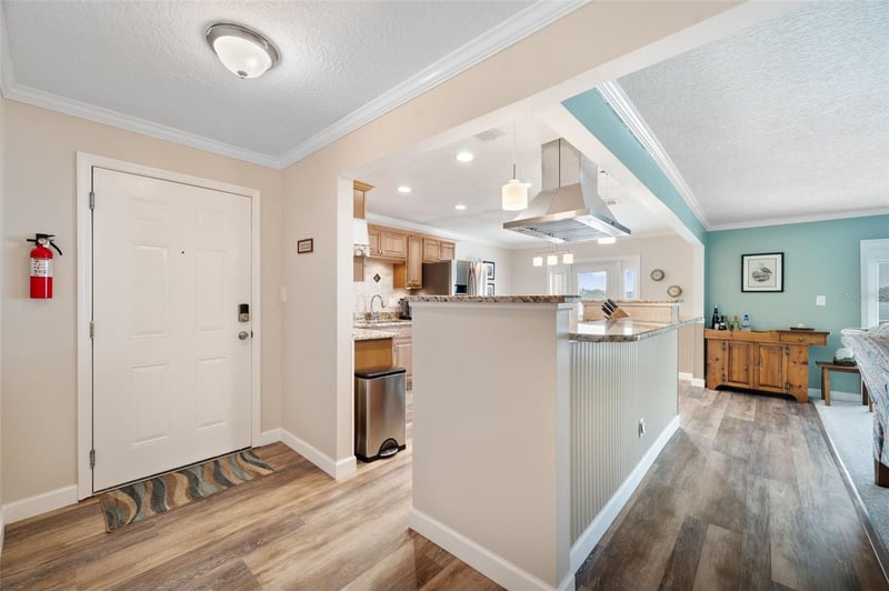 5257 Beach Dr SE #D, St Petersburg, FL 33705