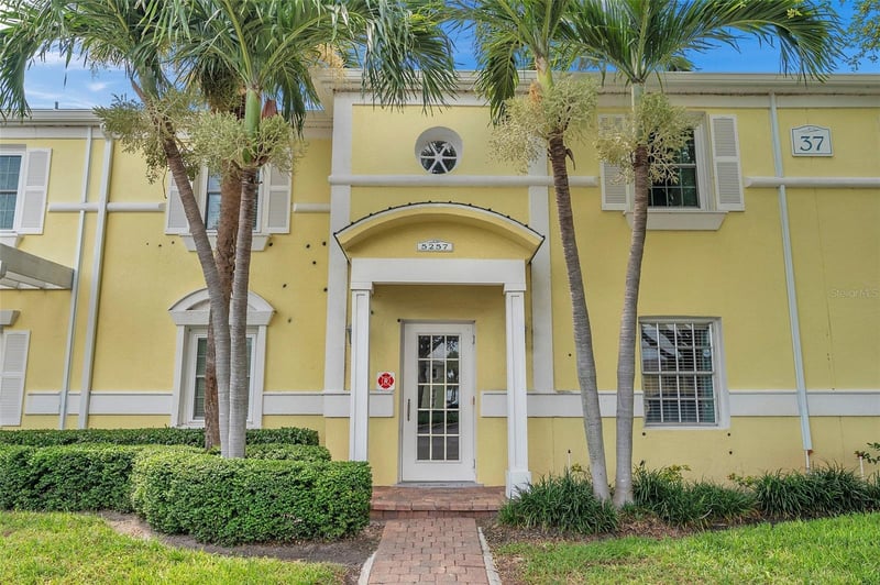 5257 Beach Dr SE #D, St Petersburg, FL 33705