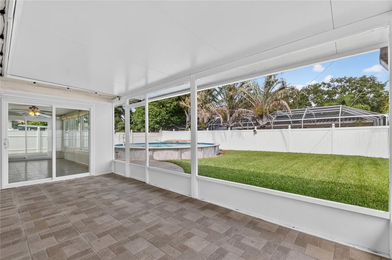 487 Lake Hill Ln, Largo, FL 33771