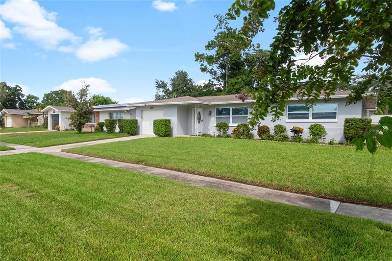487 Lake Hill Ln, Largo, FL 33771