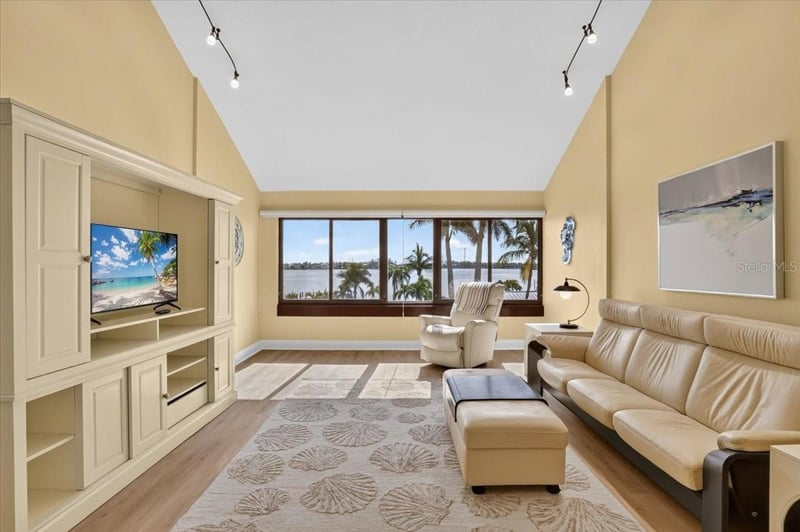 1007 Gulf Dr N #217, Bradenton Beach, FL 34217