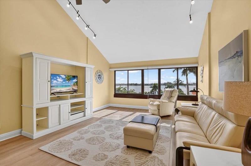 1007 Gulf Dr N #217, Bradenton Beach, FL 34217