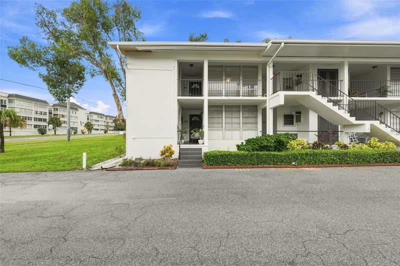 2950 W Bay Dr #B1, Belleair Bluffs, FL 33770