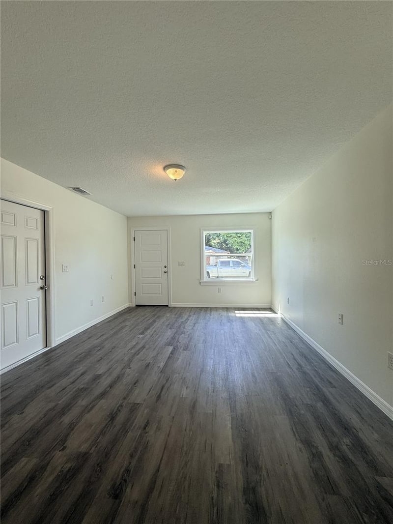 1013 6th St E, Bradenton, FL 34208