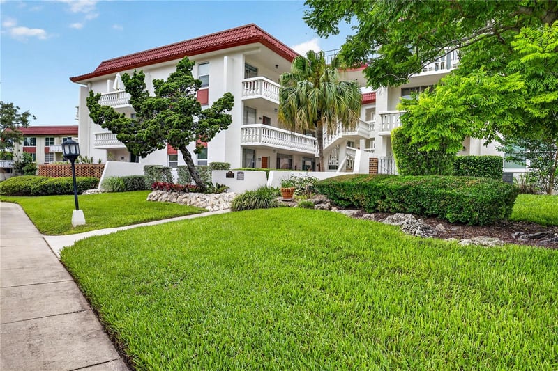 2623 Seville Blvd #207, Clearwater, FL 33764